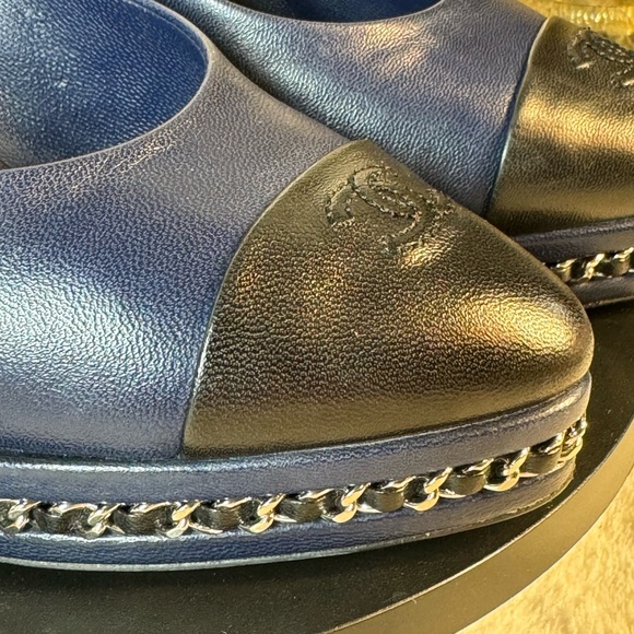 Chanel Cap Toe Chain Platform Pumps Navy Leather Size 38 - Picture 7 of 17